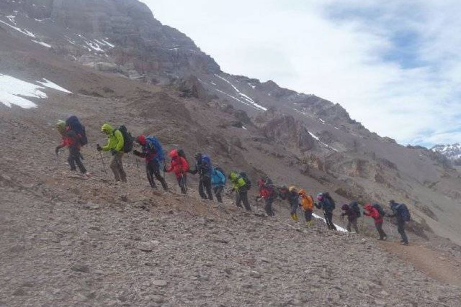 Grupo completo en el Aconcagua - Foto Heber Orona