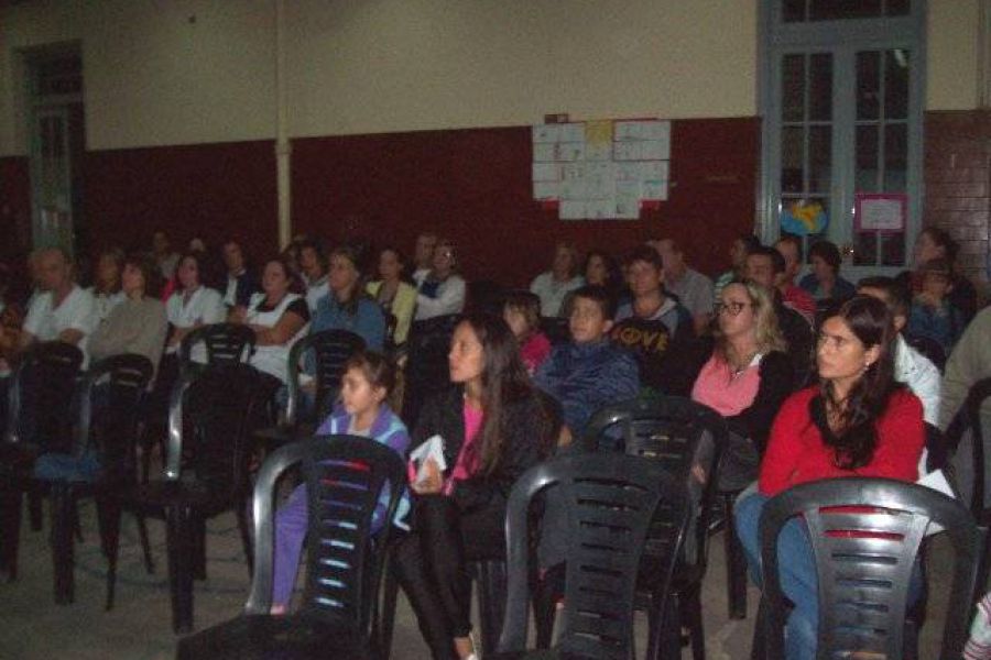 Charla sobre el Dengue - Foto FM Spacio