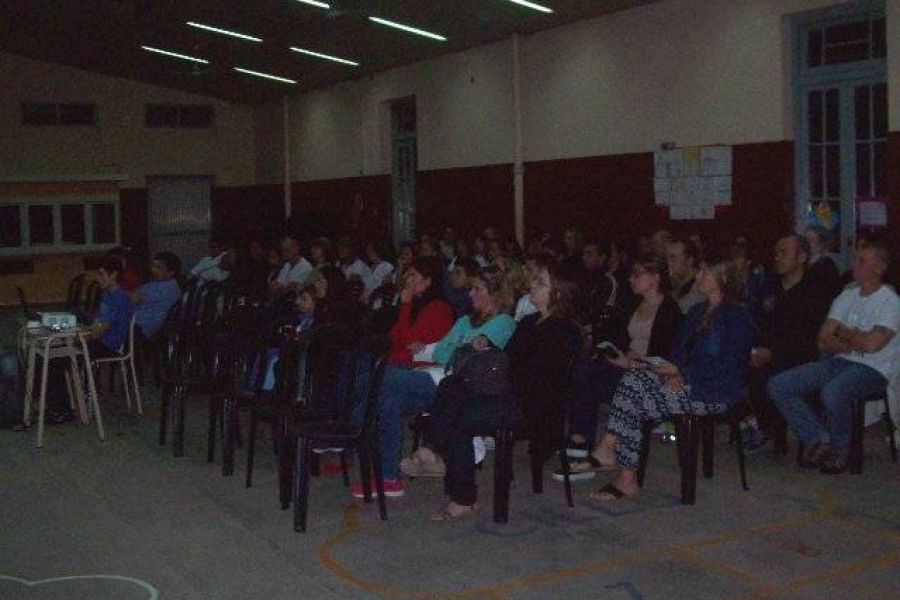 Charla sobre el Dengue - Foto FM Spacio
