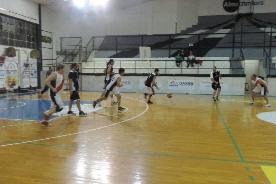 Basquet Alma Jrs. vs CAF - Foto FM Spacio