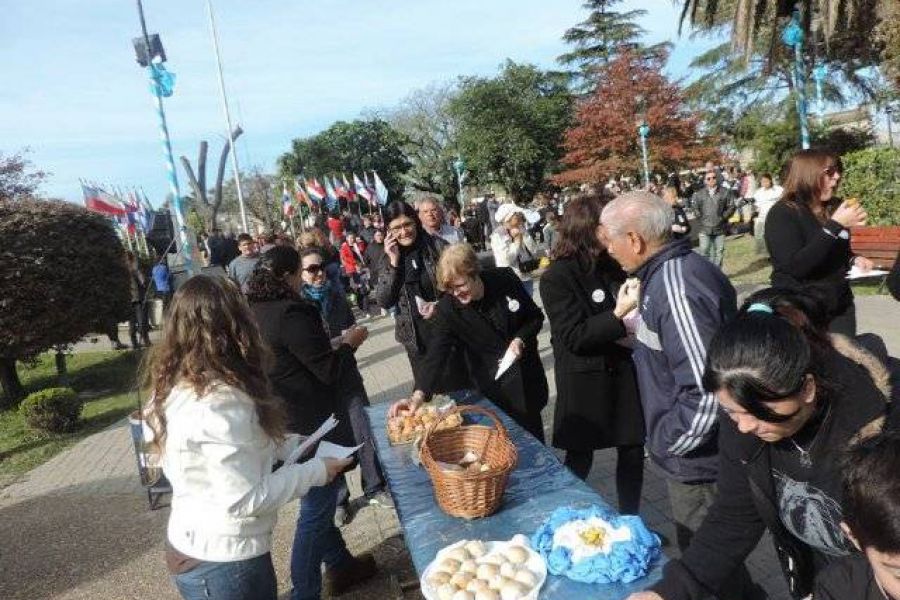 Acto 25 de Mayo - Foto Comuna de Franck