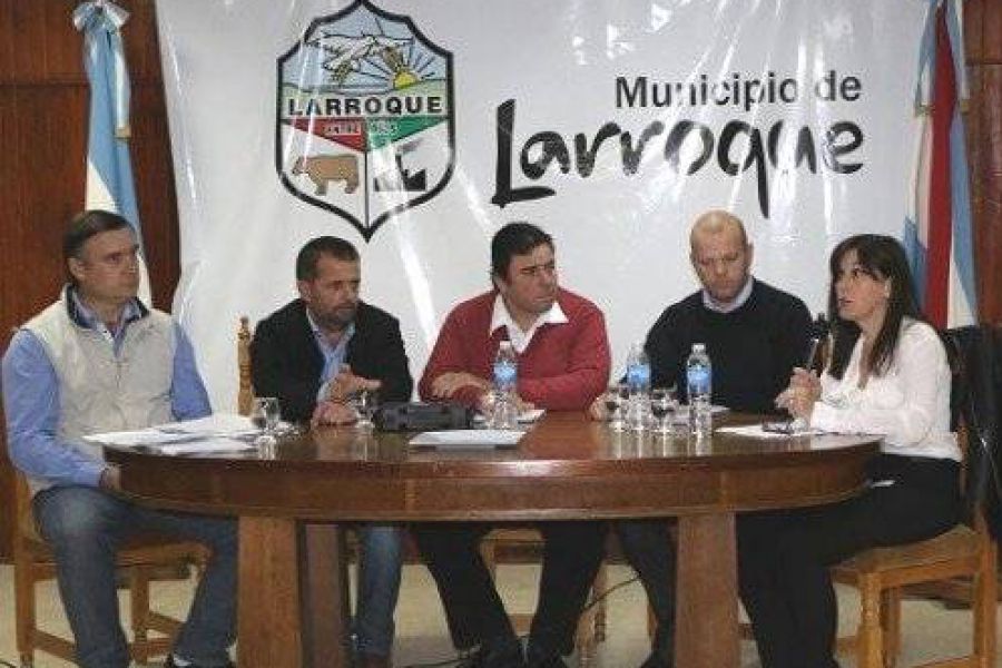 Benedetti en conferencia - Foto Clarin