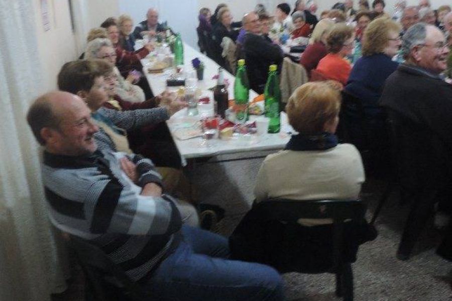 Cena beneficio Club de Abuelos - Foto FM Spacio