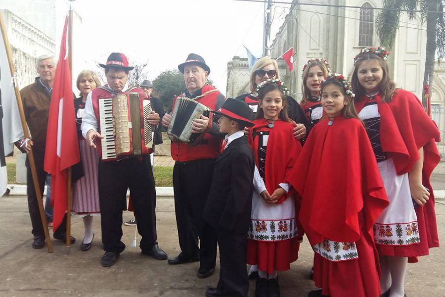 Fiesta del Folklore Suizo - Foto Ma. del Carmen Oggier