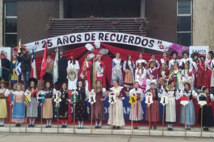 Fiesta del Folklore Suizo - Foto Prensa Omar Martinez