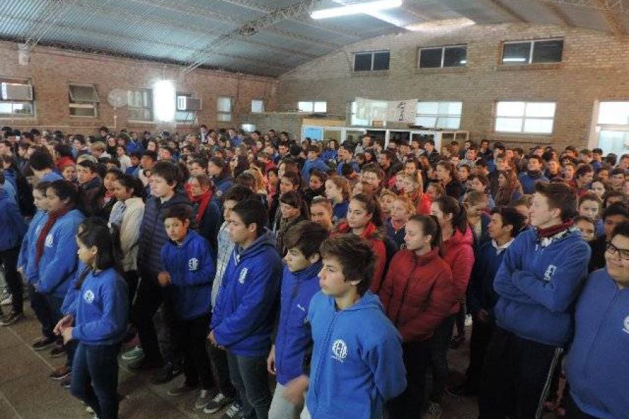 Acto en la EETP 298 - Foto FM Spacio