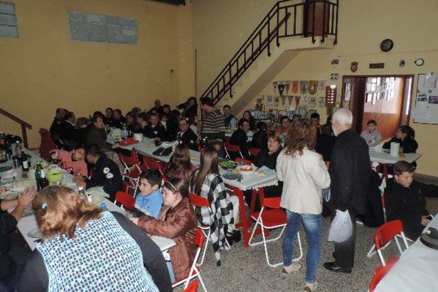 Almuerzo Bomberos - Foto FM Spacio