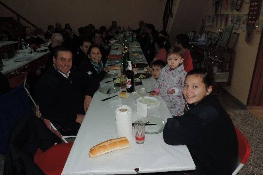 Almuerzo Bomberos - Foto FM Spacio