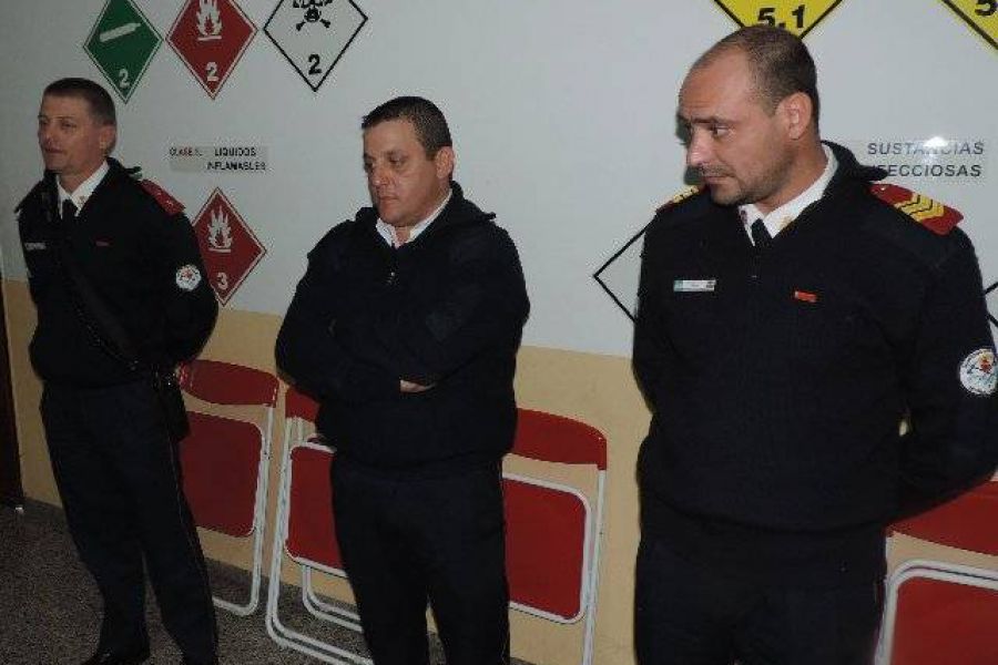 Almuerzo Bomberos - Foto FM Spacio