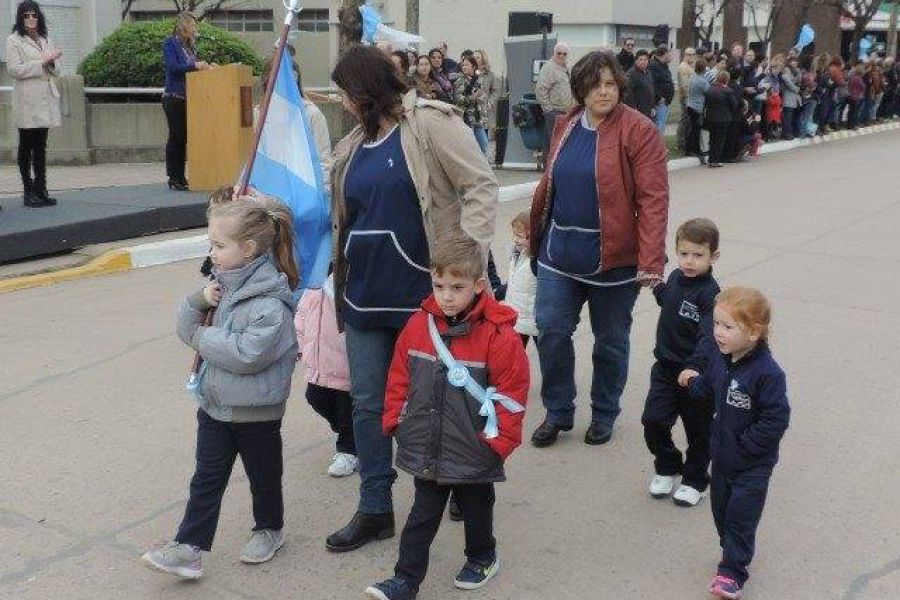 Desfile por el Bicentenario de Independencia - Foto FM Spacio