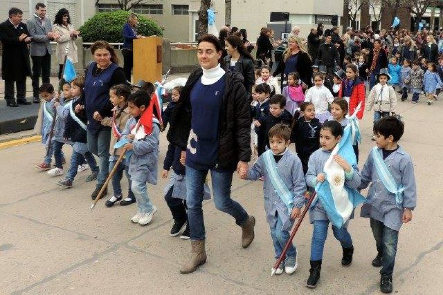 Desfile por el Bicentenario de Independencia - Foto FM Spacio