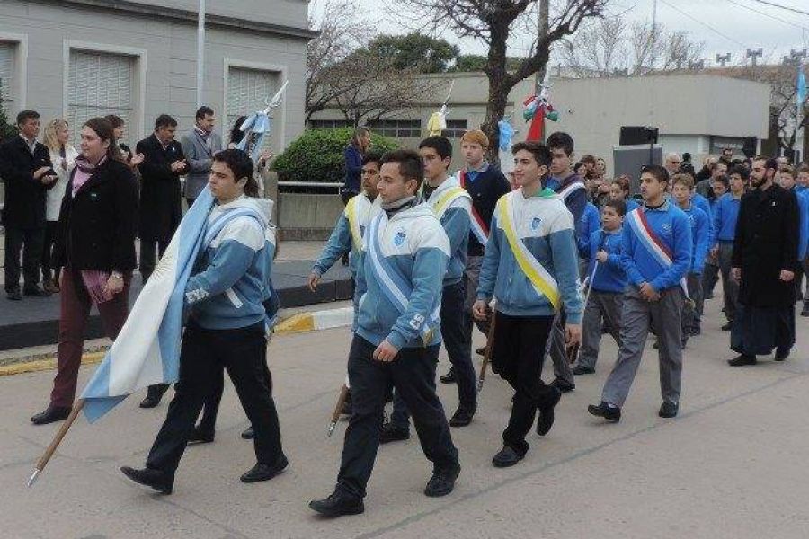 Desfile por el Bicentenario de Independencia - Foto FM Spacio