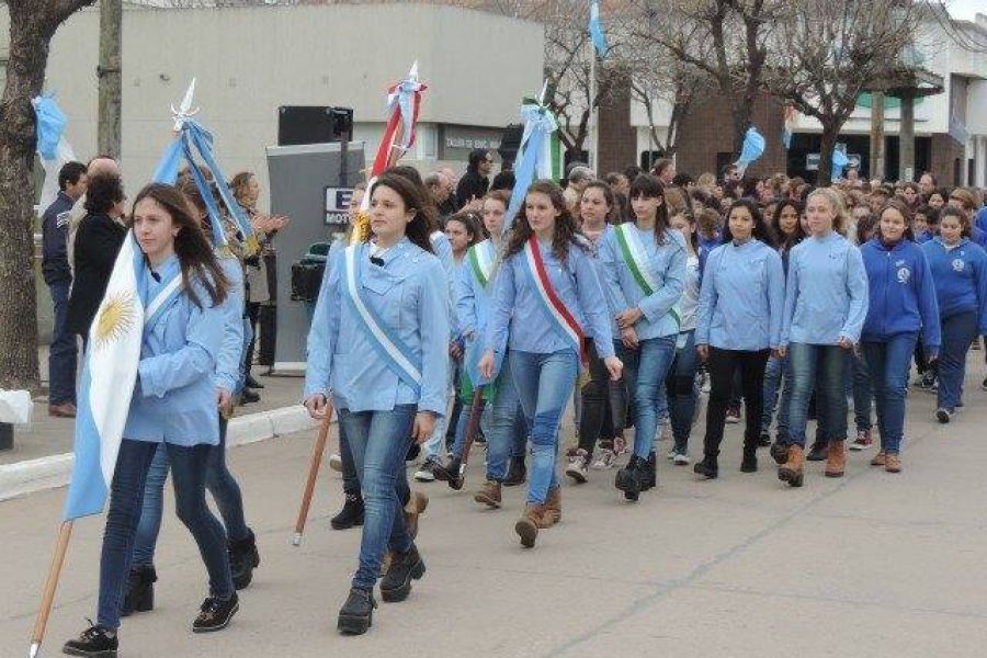 Desfile por el Bicentenario de Independencia - Foto FM Spacio