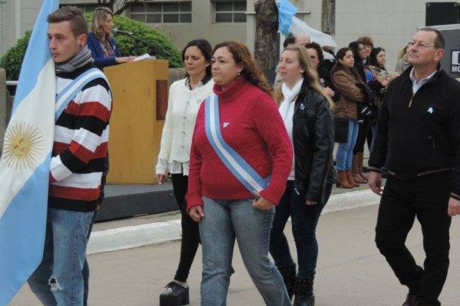 Desfile por el Bicentenario de Independencia - Foto FM Spacio