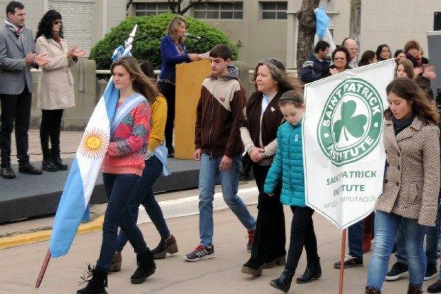 Desfile por el Bicentenario de Independencia - Foto FM Spacio