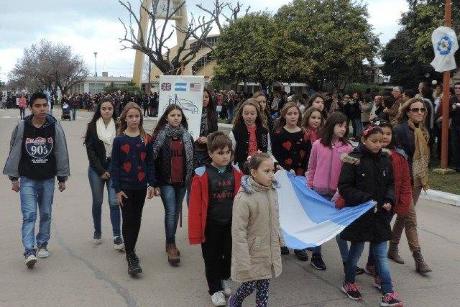 Desfile por el Bicentenario de Independencia - Foto FM Spacio