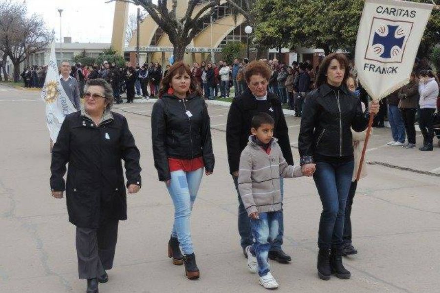 Desfile por el Bicentenario de Independencia - Foto FM Spacio