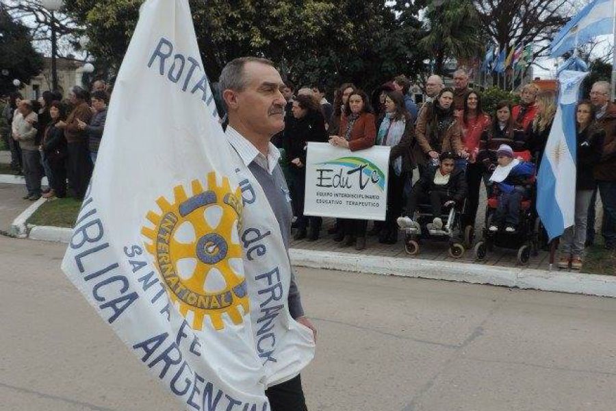 Desfile por el Bicentenario de Independencia - Foto FM Spacio