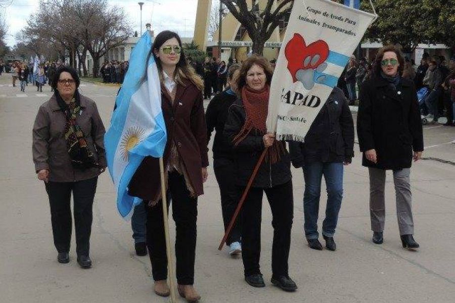 Desfile por el Bicentenario de Independencia - Foto FM Spacio