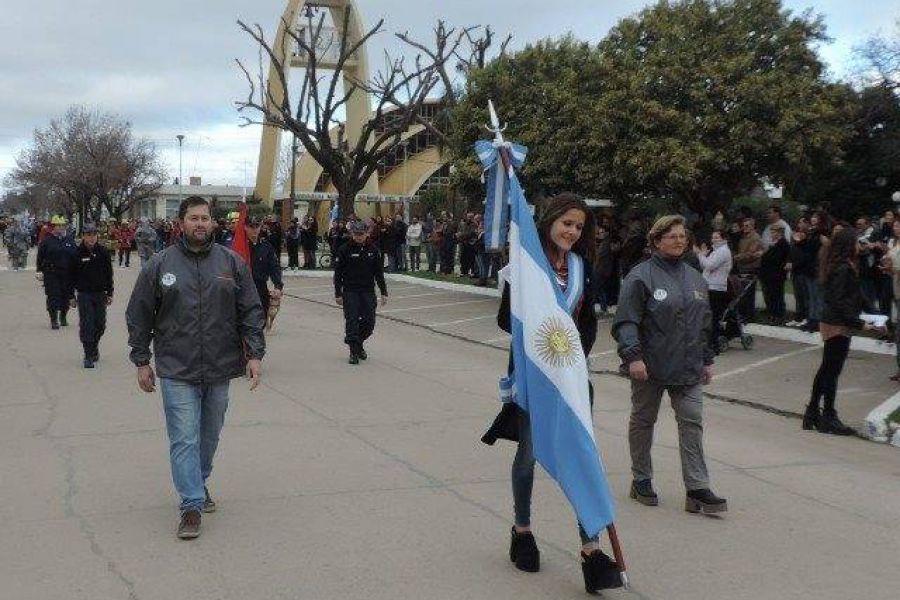 Desfile por el Bicentenario de Independencia - Foto FM Spacio