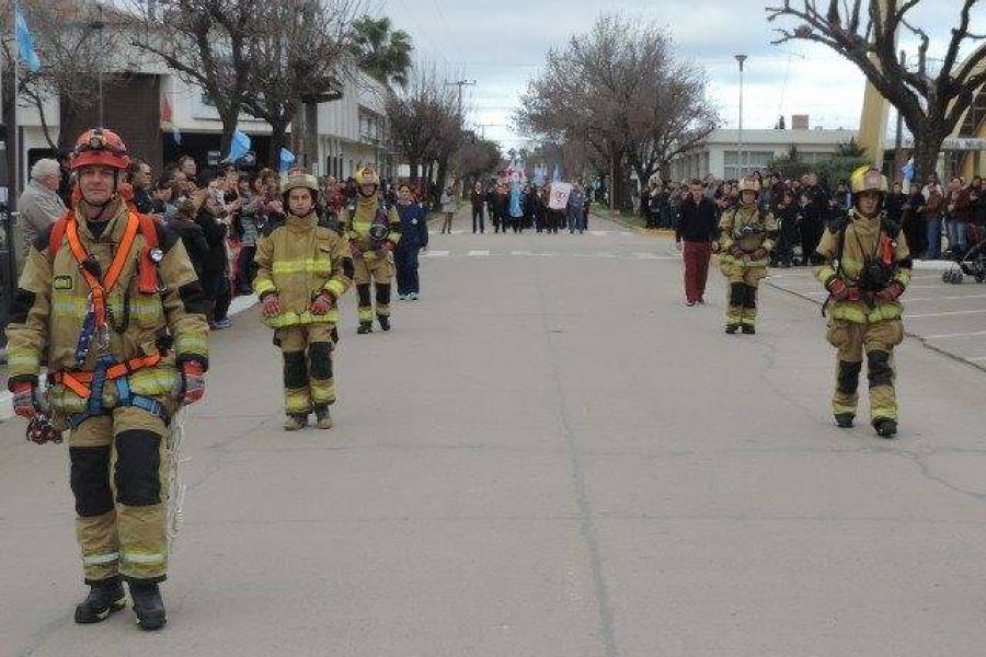 Desfile por el Bicentenario de Independencia - Foto FM Spacio