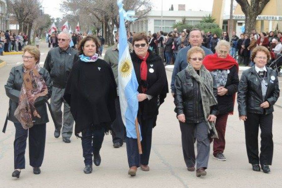 Desfile por el Bicentenario de Independencia - Foto FM Spacio