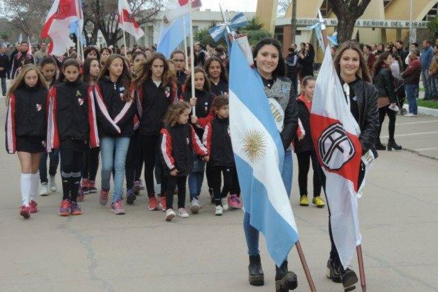 Desfile por el Bicentenario de Independencia - Foto FM Spacio