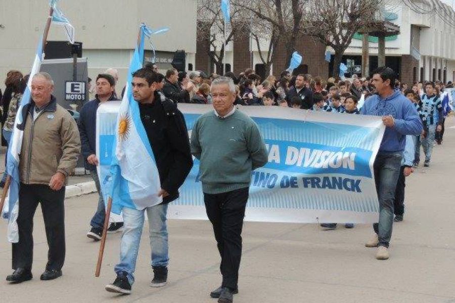 Desfile por el Bicentenario de Independencia - Foto FM Spacio