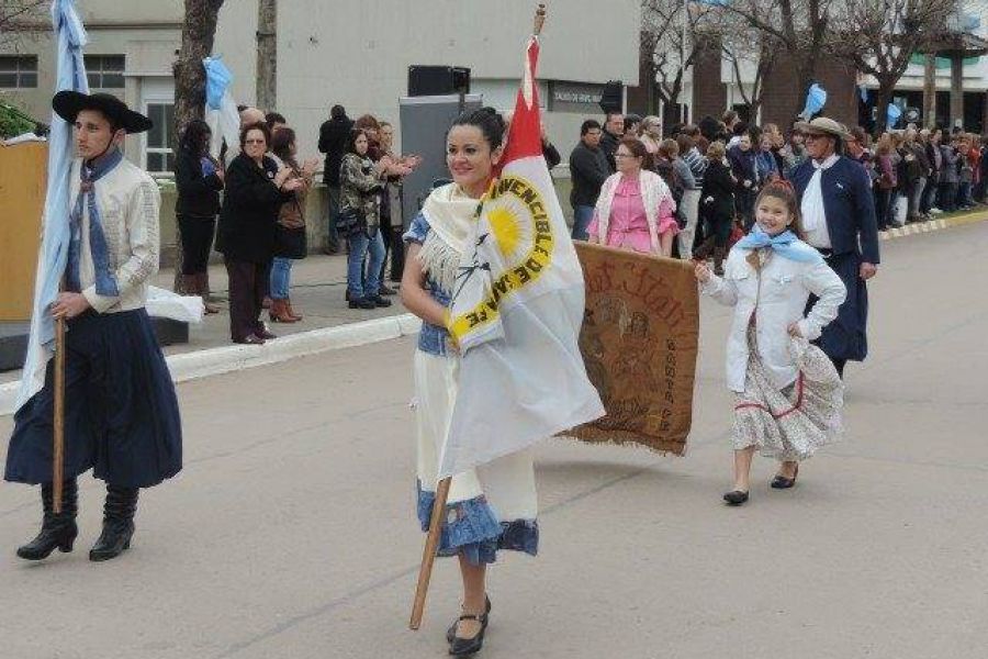 Desfile por el Bicentenario de Independencia - Foto FM Spacio