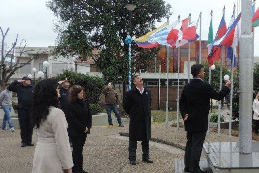 Desfile por el Bicentenario de Independencia - Foto FM Spacio