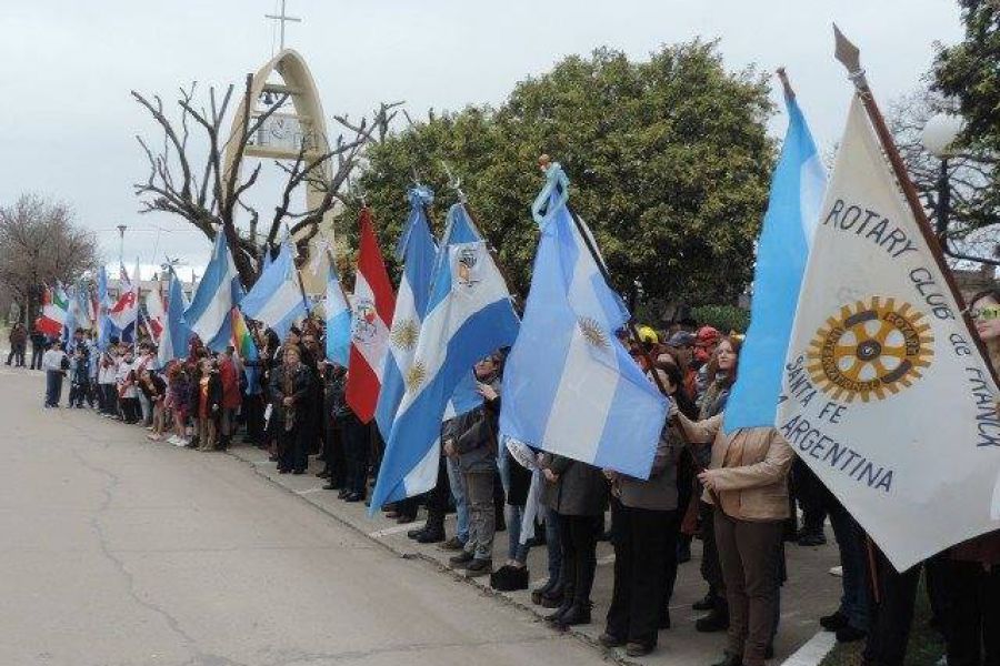 Desfile por el Bicentenario de Independencia - Foto FM Spacio