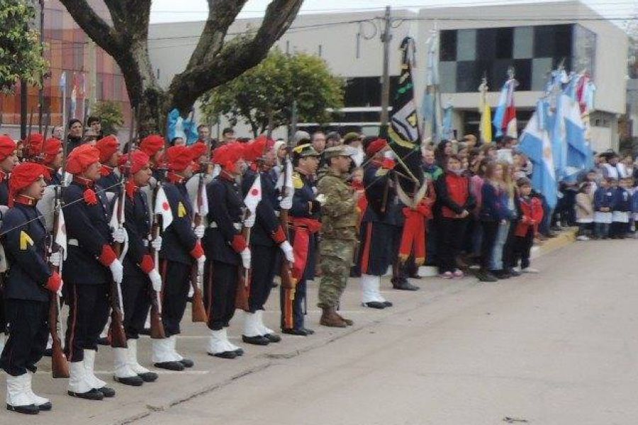 Desfile por el Bicentenario de Independencia - Foto FM Spacio