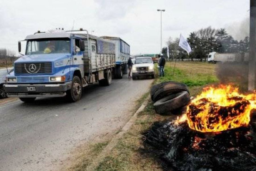 Bloqueo de camiones cerealeros - Foto Cadena 3