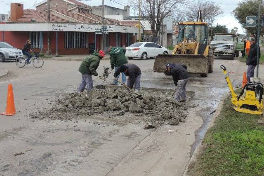 Trabajos de Bacheo - Foto FM Spacio