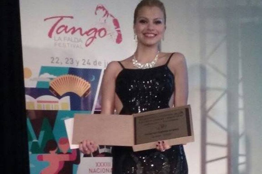 Antonella Fernandez en La Falda Tango