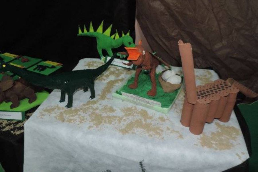 Dinosaurios en el Jardin - Foto FM Spacio