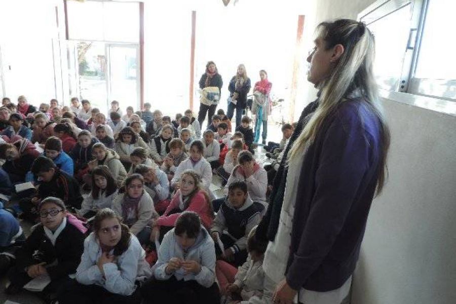 Alumnos en la Cooperativa - Foto FM Spacio