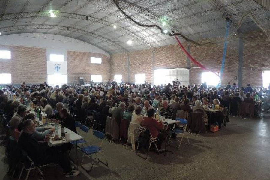 Almuerzo Parroquial - Foto FM Spacio