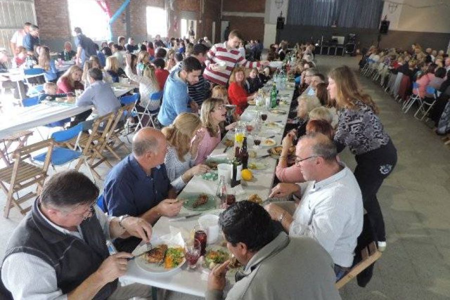 Almuerzo Parroquial - Foto FM Spacio