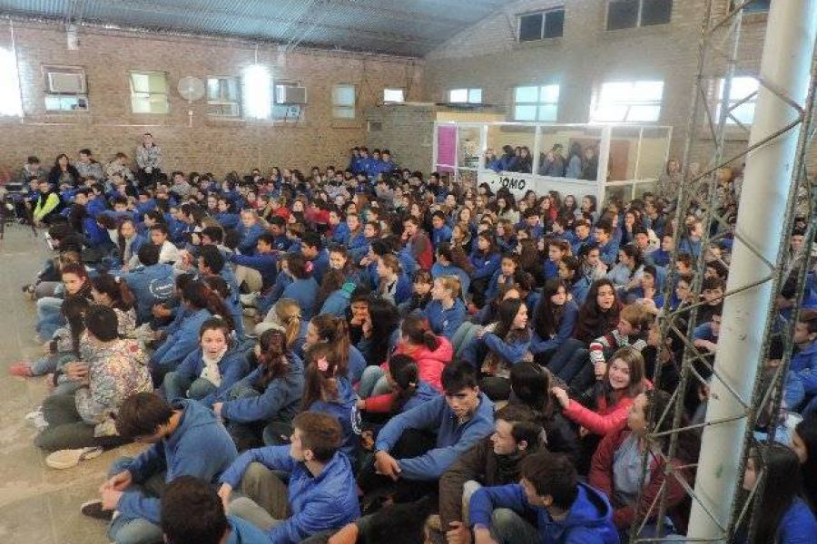 Acto en la EETP 298 - Foto FM Spacio
