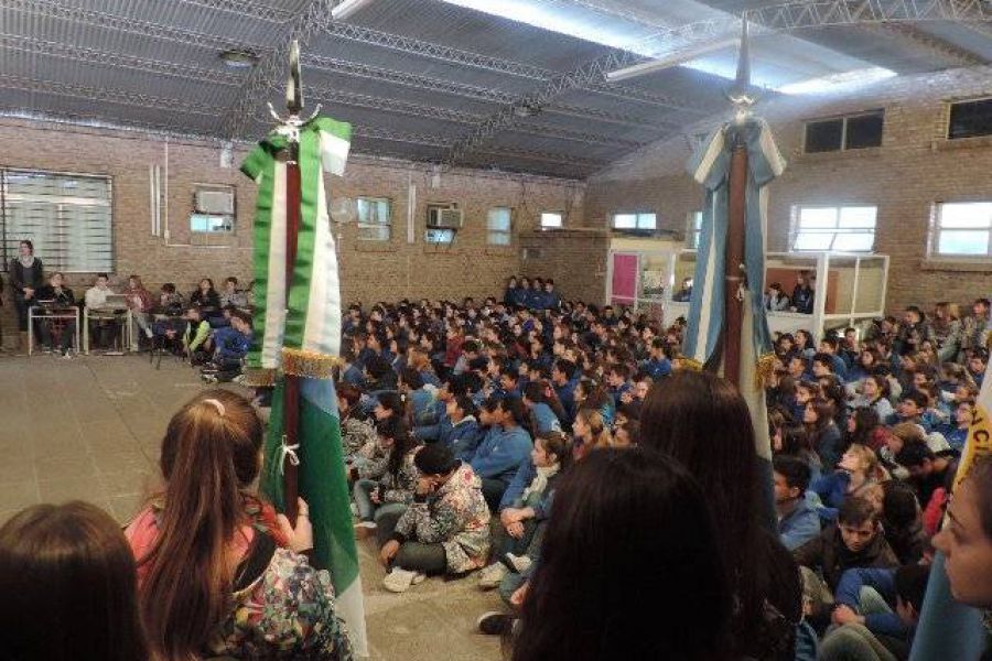 Acto en la EETP 298 - Foto FM Spacio