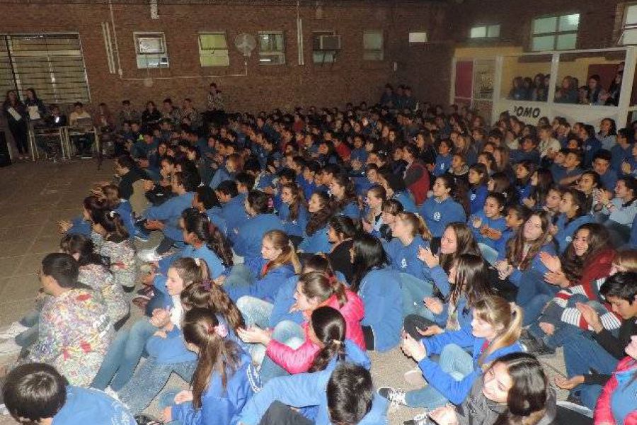 Acto en la EETP 298 - Foto FM Spacio