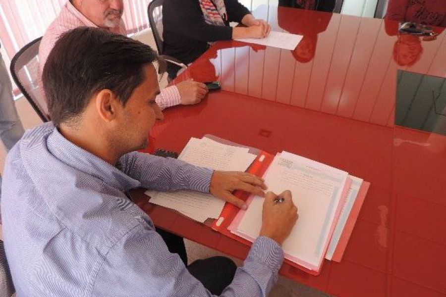 Firma de comodato - Foto FM Spacio
