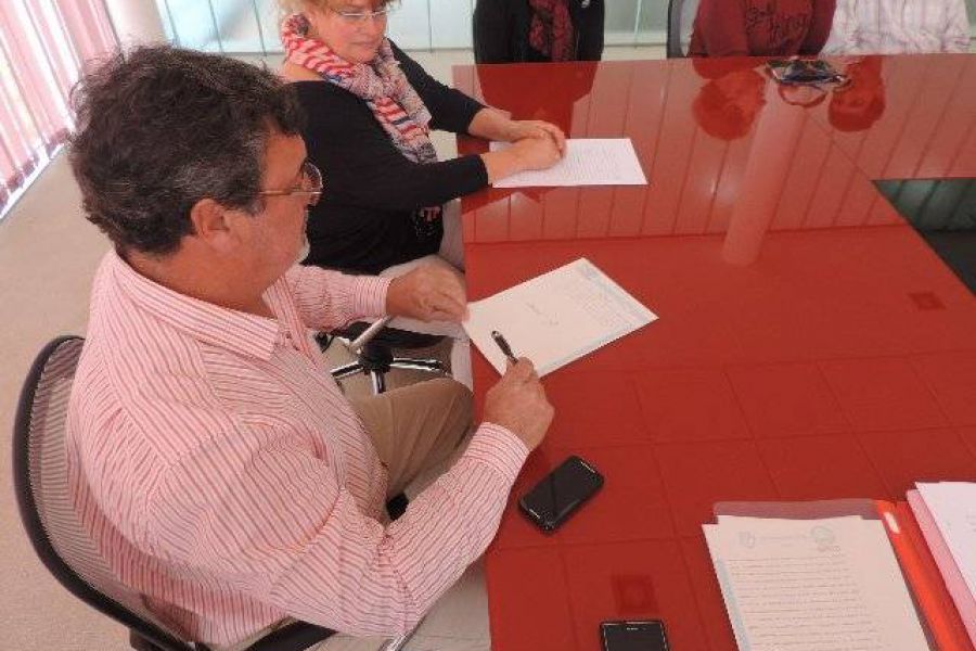 Firma de comodato - Foto FM Spacio