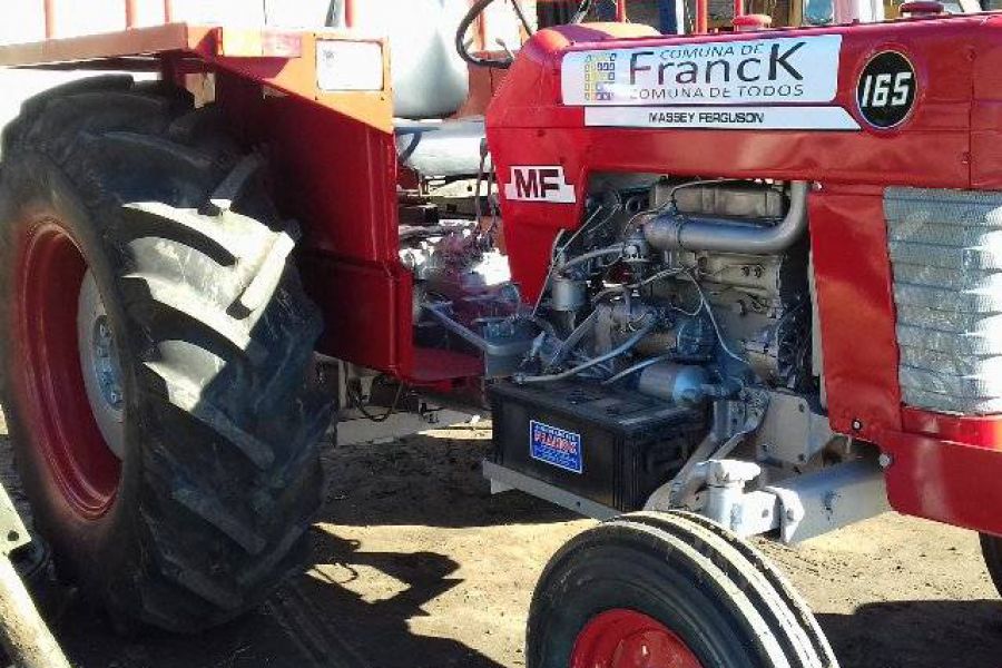 Tractor Massey - Foto Comuna de Franck