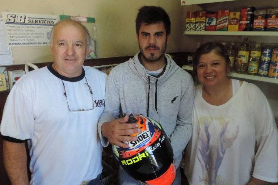 Mauricio Pfeiffer con sus padres - Foto FM Spacio