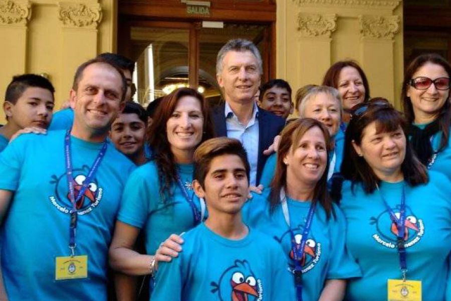 Macri con Alumnos de la Escuela 321 de Franck