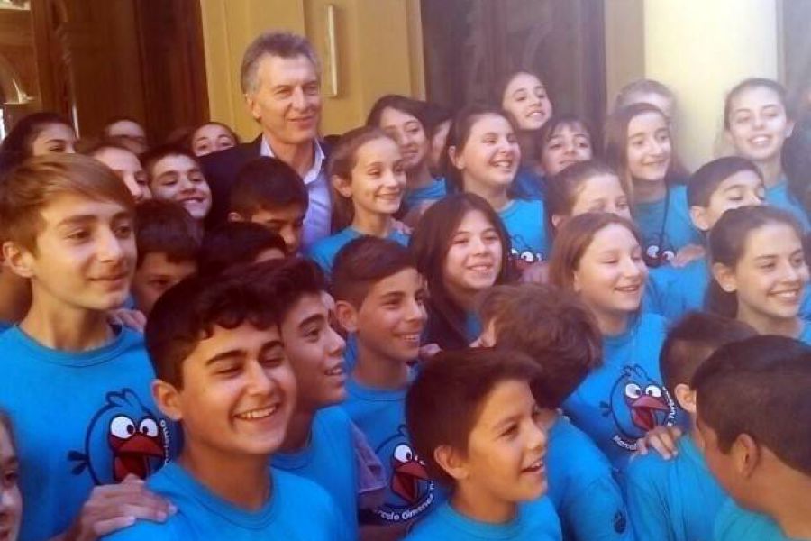 Macri con Alumnos de la Escuela 321 de Franck