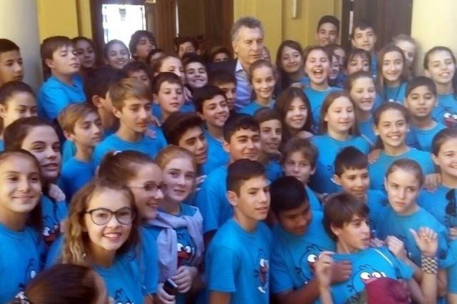 Macri con Alumnos de la Escuela 321 de Franck