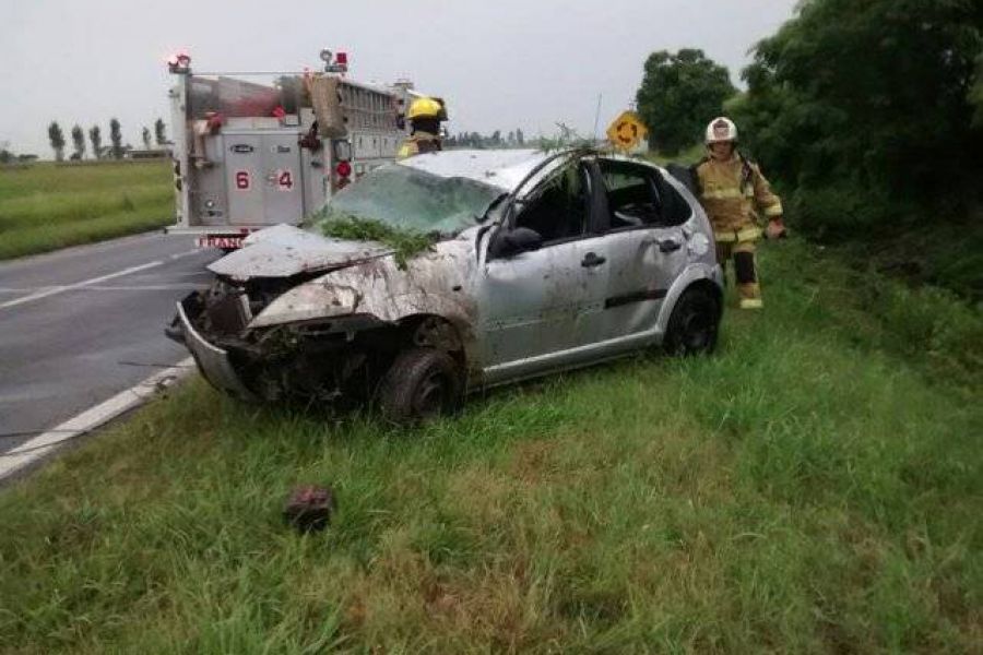 Despiste y Vuelco - Foto Bomberos